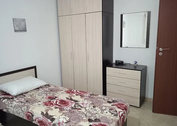 Апартаменты Irini 2 *