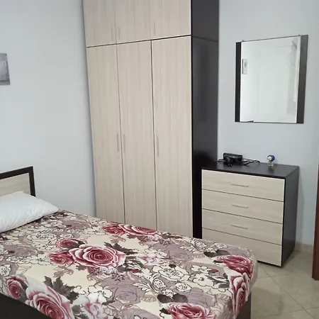 Апартаменты Irini 2 *